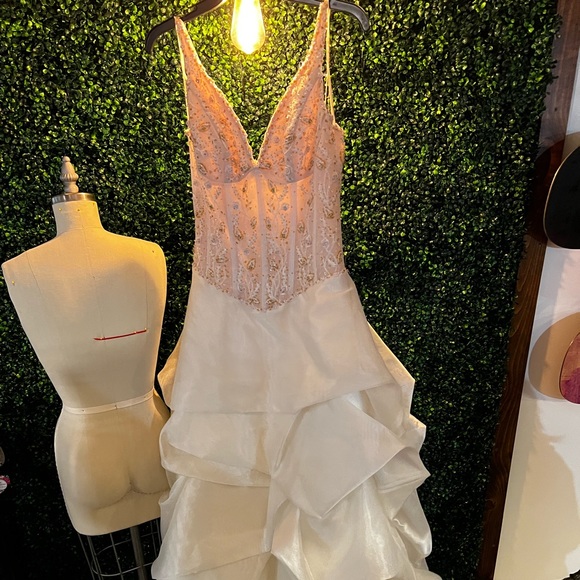 Evening gown / wedding dress / prom dress - Picture 7 of 8